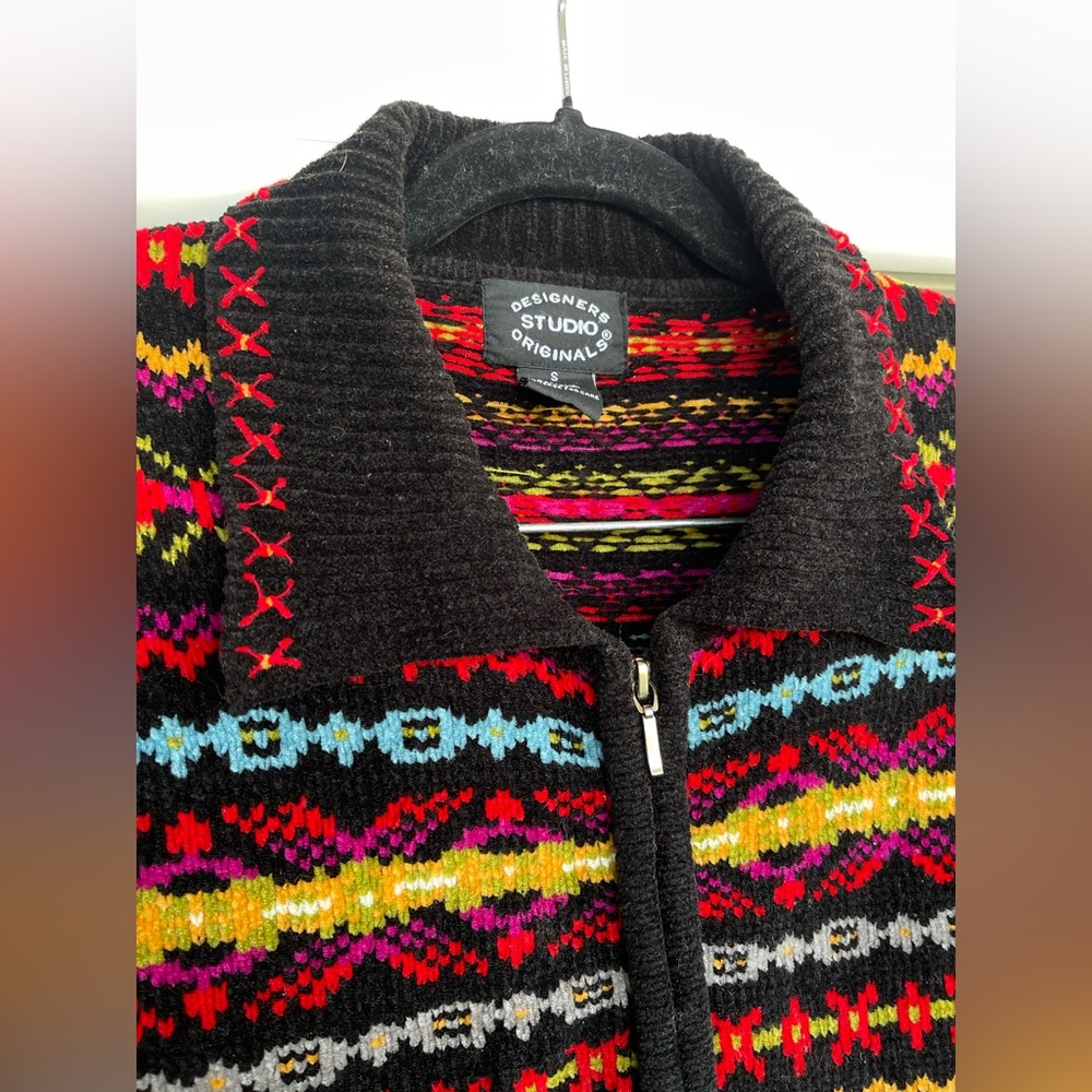 Colorful Patterned Zip-Up Sweater - Picture 3 of 6